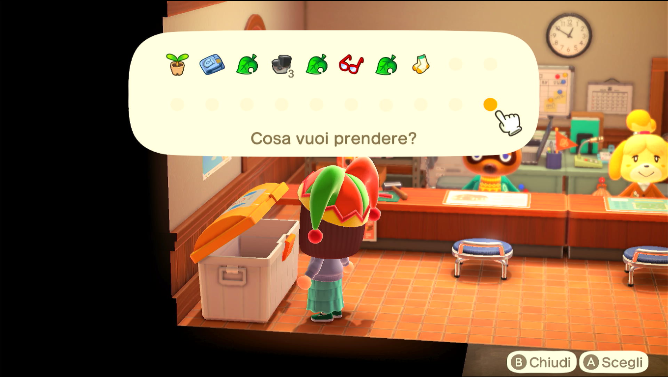 Schermata del baule dei rifiuti aperto nel Centro Servizi; a parte gli oggetti menzionati nel testo, ci sono un germoglio, un pantaloncino con tasche, e 3 pezzi di ferro